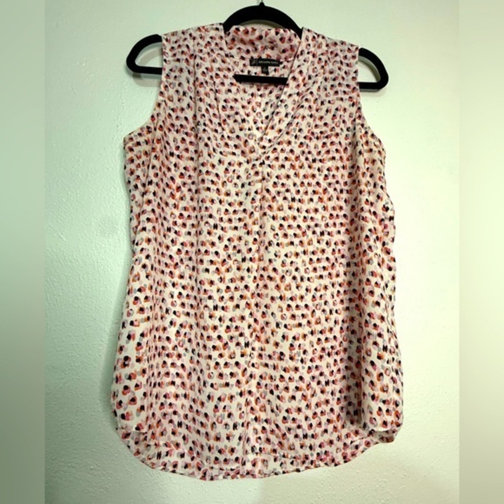 Adrianna Papell Sleeveless Printed Top w/v neck. Sz S.